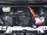 静粛性に優れた快適空間と静かな走りを実現。さらにEVモードではモーターのみでの走行でエンジン音や振動を感じさせない走りが楽しめます。