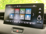 画面にナビや電話、オーディオなどの項目が並び、使いたい機能を選びやすい表示です。タッチ操作で各メニューを確認でき、日常の移動中も必要な情報へアクセスしやすくなっています。