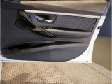 BMWの分厚いドアは、もしもの時にも搭乗者を守ってくれます。