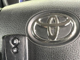 【キーフリーシステム】カバンやポケットに入れたままでもドアの施錠・解錠が可能なスマートキーを装備。エンジンのオン・オフ時もカギを取り出す必要が無いからとっても便利です♪