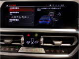 【左右独立式オートエアコン】☆運転席・助手席で個別に温度設定する事が可能。一定以上の大気中の有害物質を感知すると自動的に内気循環モードに切り替わるAUCを装備☆