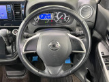 インテリアに合わせたデザインのステアリングは、運転される方のことも考え、運転しやすい形状、大きさです。是非一度、実際に触ってお確かめください。
