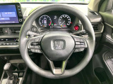 インテリアに合わせたデザインのステアリングは、運転される方のことも考え、運転しやすい形状、大きさです。是非一度、実際に触ってお確かめください。