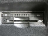 ビルトインタイプのETC車載機です。見た目もスマートで料金所通過もキャッシュレスです。