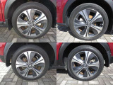純正アルミホイール。タイヤサイズは205/55R17です。