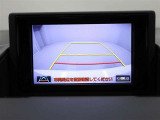 バックモニター装着車は後退時の強い味方です♪車庫入れや縦列駐車の際、後退操作の参考になるガイドラインをナビ画面に表示します。