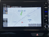 地図上に現在地や周辺道路が表示され、行き先までの位置関係を画面で確認できます。縮尺の変更や案内関連の表示もあり、目的地への移動をサポートしてくれます。
