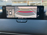 大きなディスプレイを、見やすいオンダッシュに配置。各種メディアの視聴やスマートフォンとの接続、別売SDを装着してナビゲーションの利用も可能です。