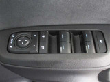 運転席側のパワーウィンドウスイッチです。全ての窓の開閉操作ができます。