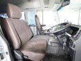 ゆったり室内で運転もしやすいです♪使い勝手の良い配置も考えられています!!