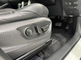パワーシート搭載。微妙な調整が手軽にでき、ピッタリのポジションで運転することが可能です。
