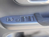 <パワーウィンドウ>運転席で全座席の窓をラクラク操作!元気なお子様やワンちゃんのイタズラも防いでいただけますよ!