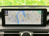 高精細な画面で、運転に必要な情報をわかりやすく表示。快適なドライブをサポートします。操作性にも優れ、スムーズなカーナビ体験が可能です。