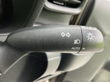 操作しやすいウインカーレバーで、安全な車線変更をサポートします。直感的に操作できるので、運転に集中できます。