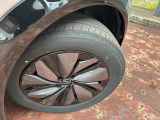 235/55R19タイヤとアルミ+専用ホイールキャップ付き!冬タイヤは別途ご用意が必要です。ぜひご相談ください(^^♪