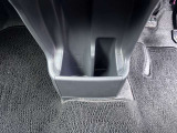 ドリンクや、ちょっとしたものを収納するスペースがあります!