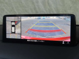 【360&deg;ビュー・モニター】前後左右4つのカメラ映像をさまざまな走行状況に応じて切り替えてセンターディスプレイに表示することで、駐車時や狭い道でのすれ違い時、見通しの悪い交差点進入時でも安心感を高めます。