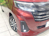 【LEDヘッドライト】悪天候や夜間走行時も良好な視界を確保し安心して運転できる高輝度LEDヘッドライトを装備!点灯速度が早く、消費電力も抑えられています。