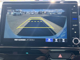 後方の様子を画面で確認できるため、駐車時の周囲確認をサポートします。ガイド線も表示され、車庫入れや切り返しの際に距離感をつかみやすく、日常の駐車に便利です。