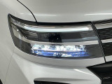 【LEDヘッドライト】現代の主流のライト。明るい光が瞬時に立ち上がり、必要な場所を均一に照らします。寿命も長く省エネで、スタイリッシュなデザインです♪