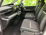 操作系の配置は、運転しやすいように設計されています。必要な情報を一目で確認でき、安全運転をサポートします。快適なドライビングを。
