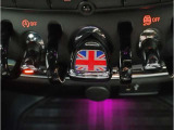 【プッシュスタート】プッシュスタートの最大のメリットは「防犯対策」です。スマートキーと車のIDが合致しないとエンジンは始動させることができません。