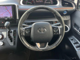 【純正革巻きステアリング】上質な革を使用することで、手にしっかり馴染みとても運転しやすいハンドルです♪