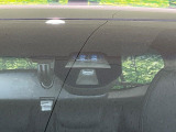 【シティブレーキアクティブシステム】低速走行中に前方の車両等を認識し、衝突しそうな時は警報とブレーキで衝突回避と被害軽減をアシスト。より安全にドライブをお楽しみいただけます。