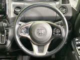【純正革巻きステアリング】上質な革を使用することで、手にしっかり馴染みとても運転しやすいハンドルです♪