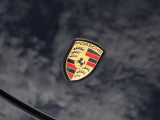 車両に関するお問合せは、ポルシェセンター神戸 六甲アイランド認定中古車センター TEL 078-846-3441までご連絡ください。