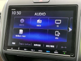 ラジオやディスク、テレビなど、利用できる音源が画面に並び、選択しやすい表示です。お好みのメディアを選んで、車内での時間を快適に過ごせます。