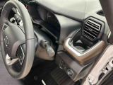 運転席にはドリンクホルダーを装備。収納スペースもあり使い勝手の良い設計です!