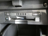 高速道路を賢く使うETC2.0装備です。高速道路とクルマが情報を連携して渋滞の迂回ルートや災害時の適切な誘導をしてくれたりします。