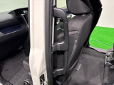 それぞれの身長や手の大きさに合った高さと太さを実現した大型乗降用アシストグリップ