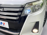 【LEDヘッドライト】悪天候や夜間走行時も良好な視界を確保し安心して運転できる高輝度LEDヘッドライトを装備!点灯速度が早く、消費電力も抑えられています。