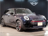モデルが変わっても一目でMINIと分かるアイコンはそのままに、その時代に合わせた最新の技術、安全装備を搭載させております。