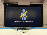 後席モニター付!長時間の移動の際、後ろに乗った人も退屈することなく過ごせます!