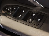 BMWのドアを閉めた時の重厚感は所有者様の満足度を高めてくれます。