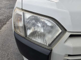 クリアな状態が保たれたヘッドライトは視認性にも配慮されており夜間の運転も安心。年式で走行距離万千キロと距離も少なく、丁寧に扱われてきたことが伺える一台です。CARGO川越店では全車現車確認