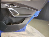 車の乗り降りの際に必ず触るドアハンドルです。使用感が気になる方はお気軽にお申し付けくださいませ。