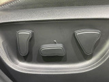 【運転席パワーシート】スイッチ一つで簡単にシートの微調整が可能!電動だから力もいりません!快適なシートポジションにセットして、快適なドライブをお楽しみください。