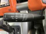 雨の日の運転をサポートするワイパーレバー。操作も簡単で、視界をクリアに保ちます。雨量に応じて調整できるので便利です。