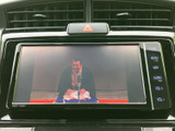 停車中にテレビ番組などの映像を楽しめる画面を備えています。お出かけ先での休憩時間や待ち時間にも活用でき、車内で過ごすひとときに楽しみを添えてくれる便利な装備です。