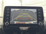 車両後方の映像とガイド線を画面で確認でき、駐車時の後方確認をサポートします。周囲の状況を目で確かめながら操作できるため、駐車場での車庫入れや切り返しの際にも心強い装備です。