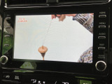 テレビ映像を表示できる画面を備え、停車中の休憩時間にも映像を楽しめます。画面表示から視聴内容を確認しやすく、待ち時間をゆったり過ごしたい方にも便利な装備です。