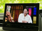 画面でテレビ番組を楽しめる装備です。停車中の待ち時間にも映像を視聴でき、日常のひとときを快適に過ごせます。画面表示も大きく、番組を確認しやすいのが魅力です。