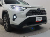 高輝度で点灯速度が速く、しかも消費電力の少ないLEDヘッドライトが装備されています!LEDの明るい光が走行中の視界の確保をサポートして、夜のドライブがより楽しく安全に運転できます♪