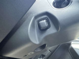 ステアリングは電動調整が可能。シートエントリー機能も搭載しドライバーに合わせた快適なポジション設定とスムーズな乗降を実現します。