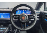 ヒーター付きGTスポーツステアリング(レザー)搭載です。