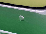 駐車場などでペダルの踏み間違えた時、急発進を抑制するバックソナーセンサーが付いているので安心です。